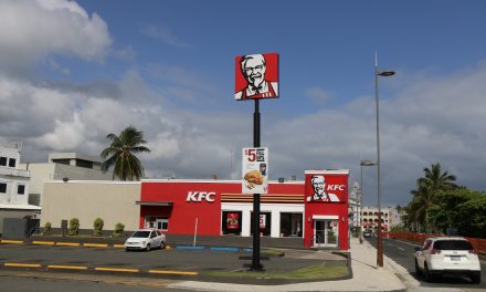 KFC angajează 400 de oameni
