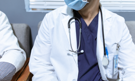 Clinicile din străinătate atrag medicii români cu salarii de 10.000 de euro