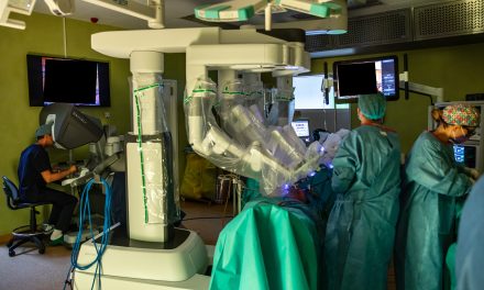 Chirurgia robotică, o șansă uriașă pentru pacienții în vârstă
