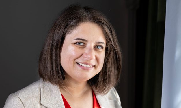 Atitudinea – puntea dintre femei și bărbați într-o lume tot mai polarizată